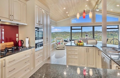 Paihia House | FABOULOUSE SEA VIEW 4 BED ROOM HOUSE