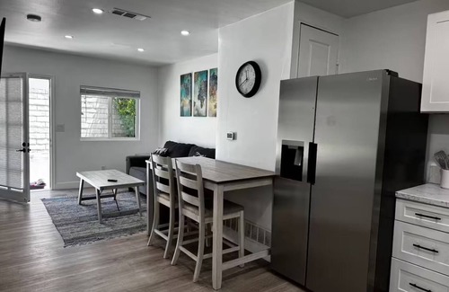Porter Ranch House | Fabulous 2-bedroom house in Los Angeles