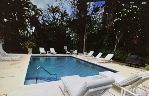 Gibbs Bay Villa | Fabulous 2 bedroom villa with pool and 5 min walk to Mullins Beach