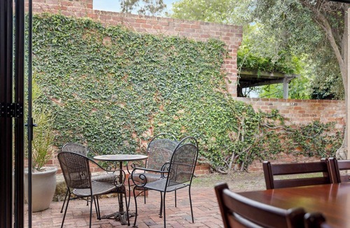East Fremantle House | Fabulous 2BR close to the heart of East Fremantle - walk to the river