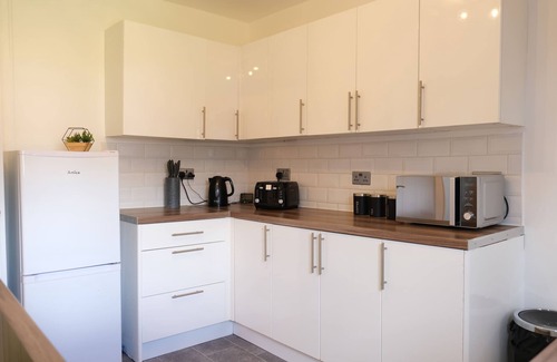 Bedford House | Fabulous 3 Bedroom Home with Parking in Bedford