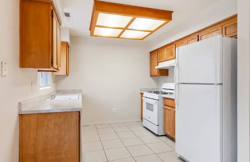 Merced House | Fabulous 3-bedroom house with AC in charming Merced Near the Airport
