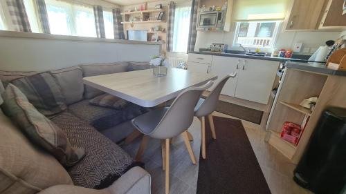 Paignton Resort | Fabulous 3 bedroom pet friendly, Static Caravan at Hoburne Devon Bay