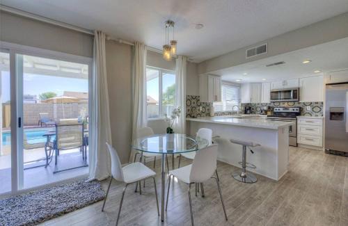Glendale House | Fabulous 4 Bedroom Home Free Private Heated Pool
