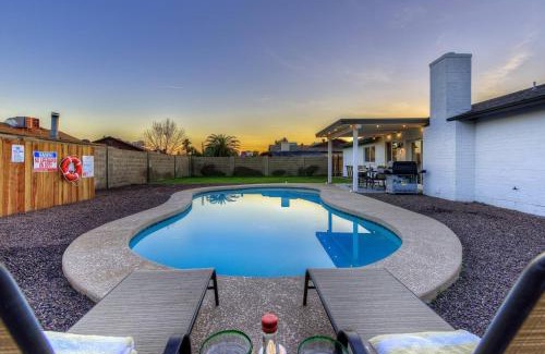 Glendale House | Fabulous 4 Bedroom Home Free Private Heated Pool