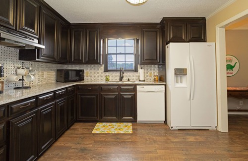 Eatonton House | Fabulous 4-BR, 2.5 Bath Lakefront Home with Outstanding Amenities