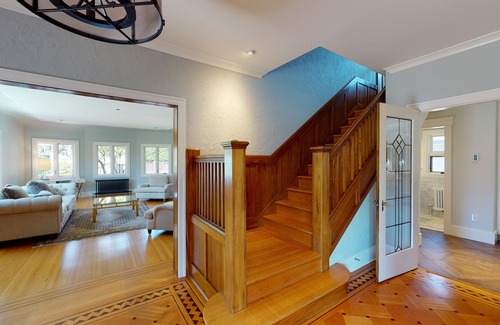 Oakridge House | Fabulous 4300 Sq Ft 5 Bed + Den