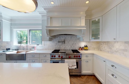 Oakridge House | Fabulous 4300 Sq Ft 5 Bed + Den