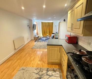 Brondesbury Apartment | Fabulous Apartment Near Edgware Station
