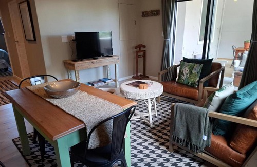 Clovelly Apartment | Fabulous apartment next to beach and Kalkbay