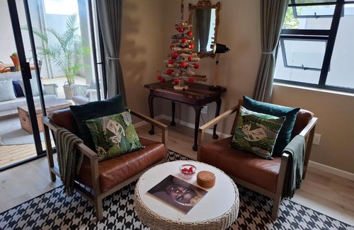 Clovelly Apartment | Fabulous apartment next to beach and Kalkbay