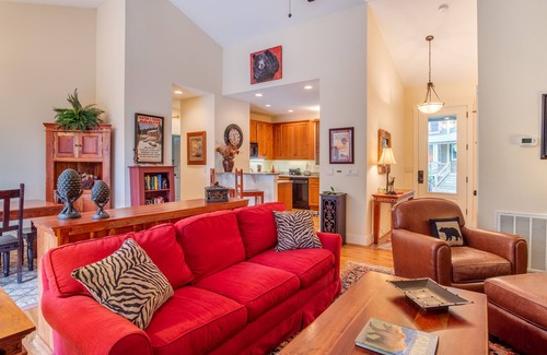 Bear Lake Reserve Cabin | Fabulous Bear Lake Reserve Cottage - PET FRIENDLY!