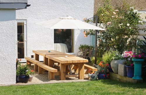 Peacehaven House | Fabulous coastal 6 bedroom 4 bathroom holiday home, parking and sunny garden