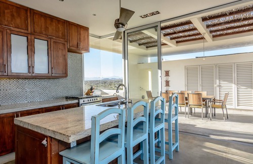 Los Zacatitos House | Fabulous Contemporary Getaway / 360 Degree Views / Beach / Pool