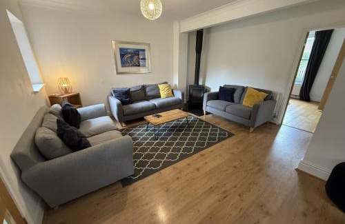 New Forest District House | Fabulous cottage in the heart of the New Forest - Great for families and groups, sleeps 9