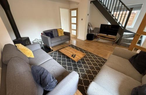 New Forest District House | Fabulous cottage in the heart of the New Forest - Great for families and groups, sleeps 9