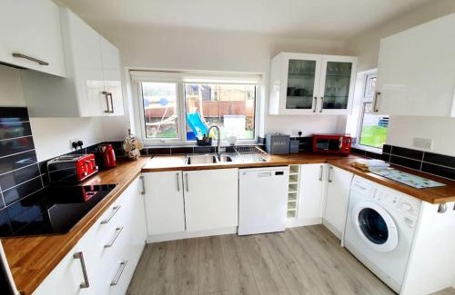 Porthcawl House | Fabulous family house next to the beach