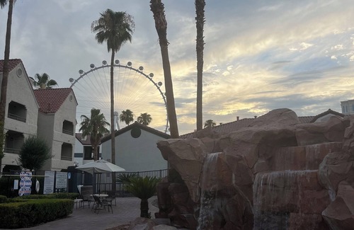 Las Vegas Resort | Fabulous Fancy Favorite just beyond the strip!