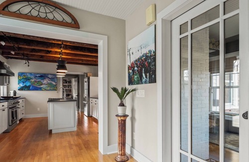 Moscow House | Fabulous Farm House! hot tub, gym, speakeasy, 3 bedroom, minutes to Stowe Resort