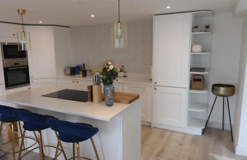 Rhosneigr Apartment | Fabulous Ground Floor Apt Adjacent to Beach