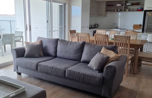 Waterhouse House | Fabulous home near Long Beach