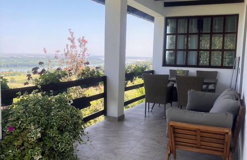 Smederevo House | Fabulous house with AC in charming Smederevo, with beautiful view on river