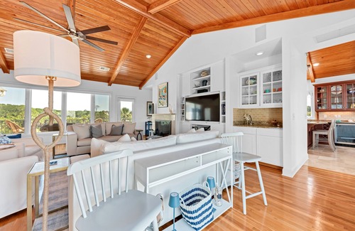 Seabrook Island House | Fabulous Infinity Pool! Golf & Ocean Views! Beautiful home - walk to beach! Amenity Cards!