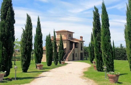 Contrada Castello Villa | Fabulous Villa Nestled Among the Vineyards and Cypresses