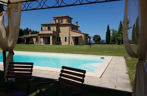 Contrada Castello Villa | Fabulous Villa Nestled Among the Vineyards and Cypresses