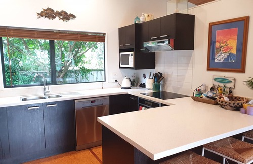 Whangapoua House | Fabulous kiwi bach 2min walk from beach