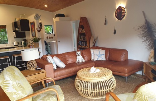 Whangapoua House | Fabulous kiwi bach 2min walk from beach