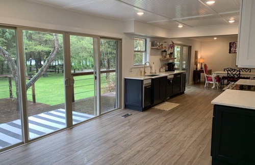 Rogers House | Fabulous Lake Front Home(Flat walk to water) For Your Enjoyment Of Beaver Lake!