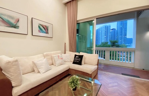 Seri Tanjung Pinang Apartment | Fabulous Modern MarinaSuite with Pool View at StraitQuay by The Sea