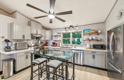 Sylva House | Fabulous Mountain Views-The Nut House-Sylva, NC home
