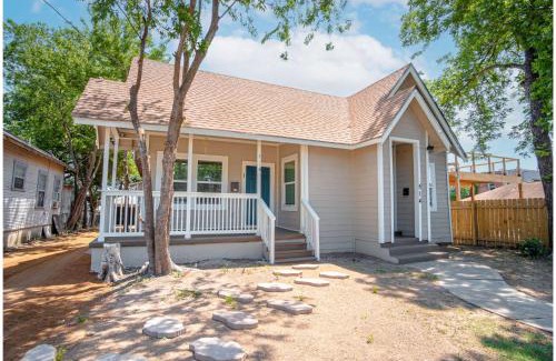 Near East Side Apartment | Fabulous Newly Renovated 1Br1Ba Near Downtown