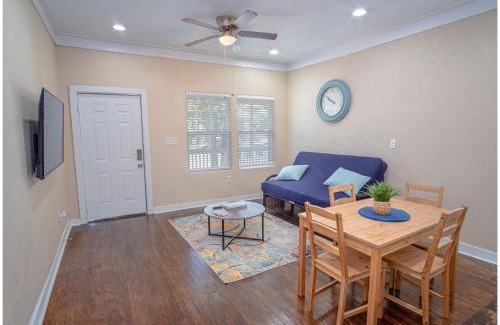 Near East Side Apartment | Fabulous Newly Renovated 1Br1Ba Near Downtown