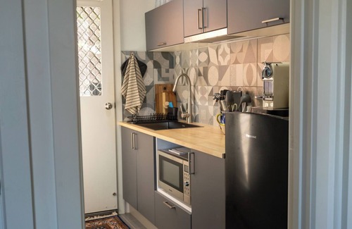 Maslin Beach Apartment | Fabulous ocean views from this lovely apartment, only 400 m from beach.