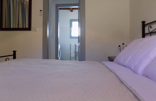 Montegabbione House | Fabulous one bedroom haven surrounded by vineyards, Wifi, A/C