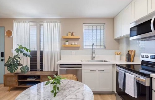 Diamond Head - Kapahulu - St. Louis Apartment | Fabulous Renovated Honolulu Loft with A/C