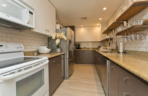 Waialae Iki Condo | Fabulous, Renovated Large 3BR Condo on Kahala Beach
