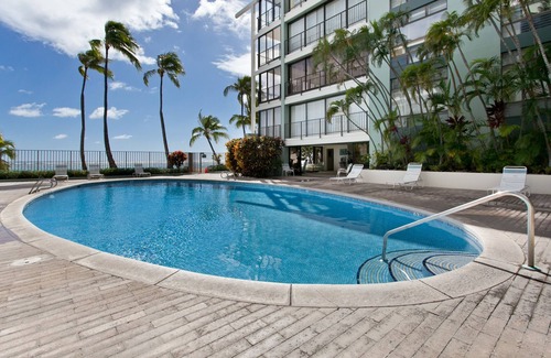 Waialae Iki Condo | Fabulous, Renovated Large 3BR Condo on Kahala Beach