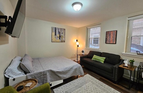 Champaign Apartment | Fabulous Stay at the Historic Inman