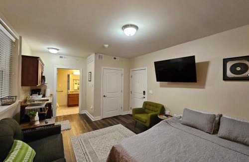 Champaign Apartment | Fabulous Stay at the Historic Inman