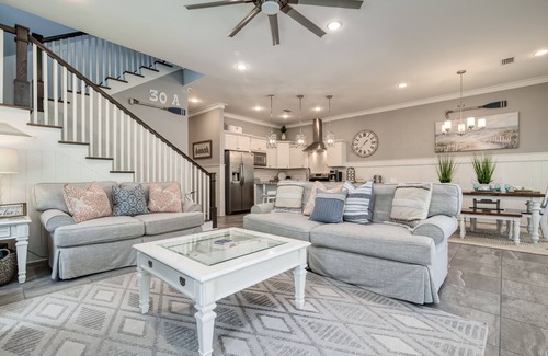 Lakeside at Blue Mountain Beach House | Fabulous Vacation Beach Home in Lakeside!