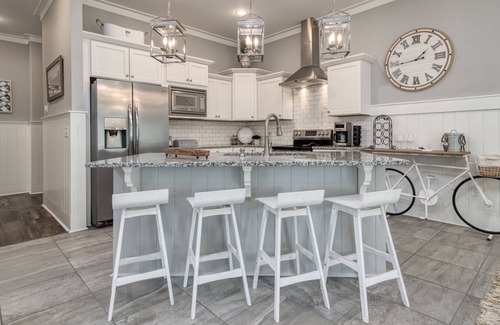 Lakeside at Blue Mountain Beach House | Fabulous Vacation Beach Home in Lakeside!