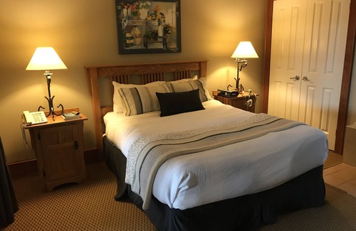 Port Stanton Resort | Fabulous Waterfront Sparrow Lake Resort Available May 31 to June 7