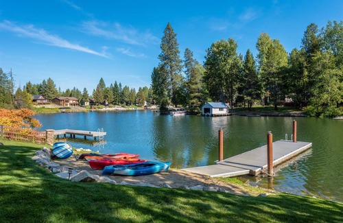 Sagle House | Fabulous Waterfront Home Ideal for Families and Friends