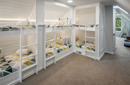 Sagle House | Fabulous Waterfront Home Ideal for Families and Friends