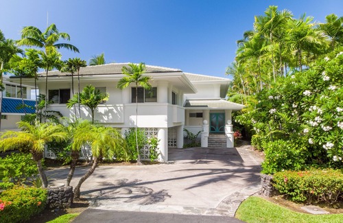 Kailua-Kona House | Fabulous Waterfront Modern Home on the Keiki Beach, Walking Distance to Town