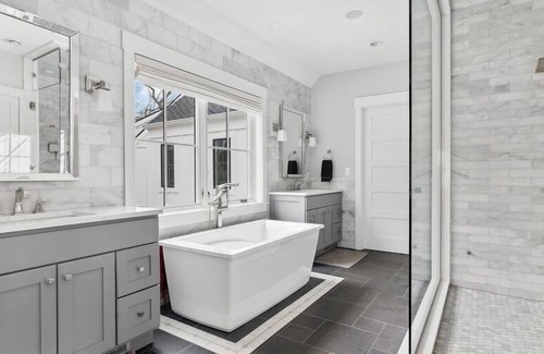 Grand Beach House | Fabulously Styled Lakehouse Near Beach w/ Hot Tub